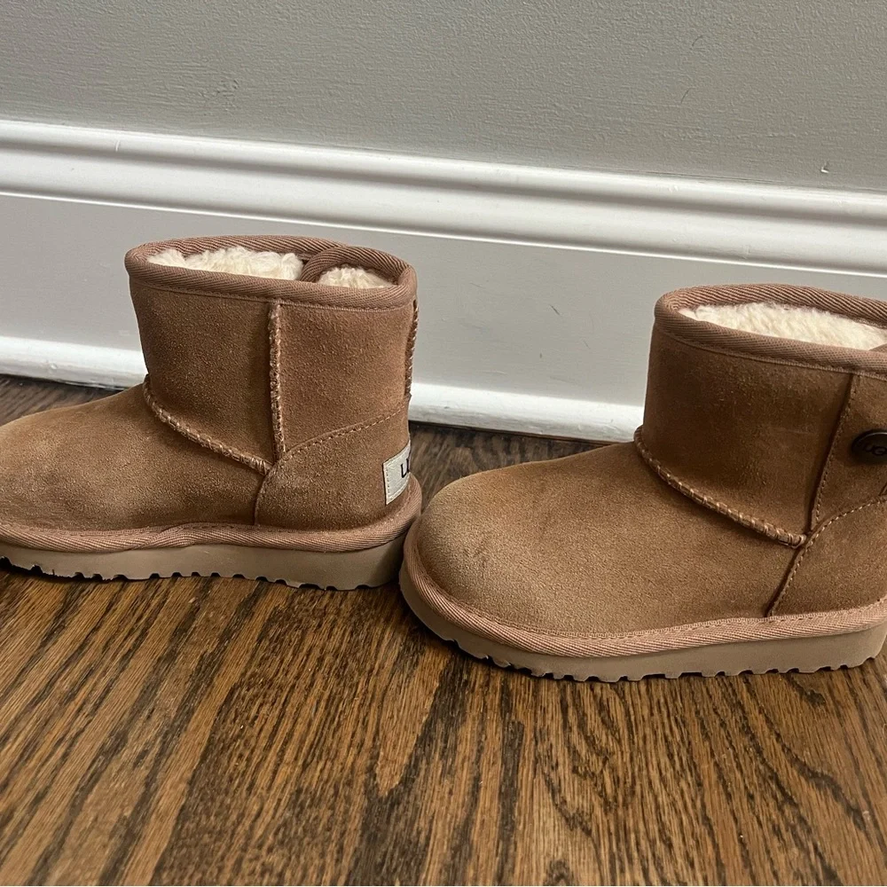 Ugg Toddler Jona Boots with Button, Size 10 - Picture 5 of 9
